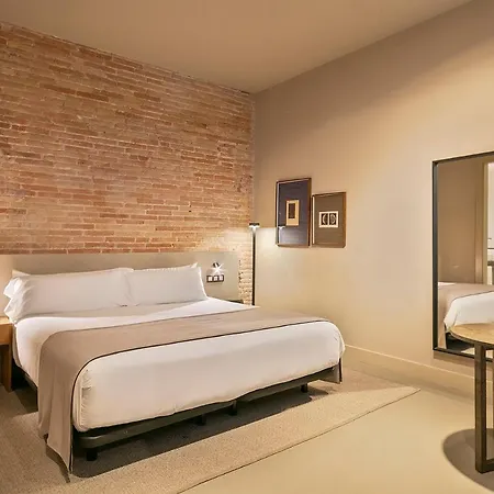 Uma Pau Claris 3* Barcelona