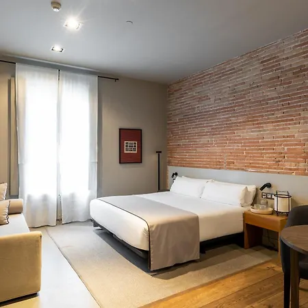 Colectia Pau Claris 4*