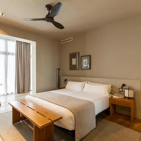 Colectia Pau Claris 4*