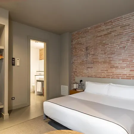 Colectia Pau Claris 4*