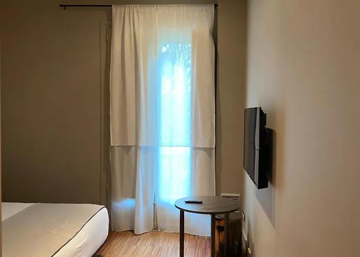 Colectia Pau Claris Pensjonat
